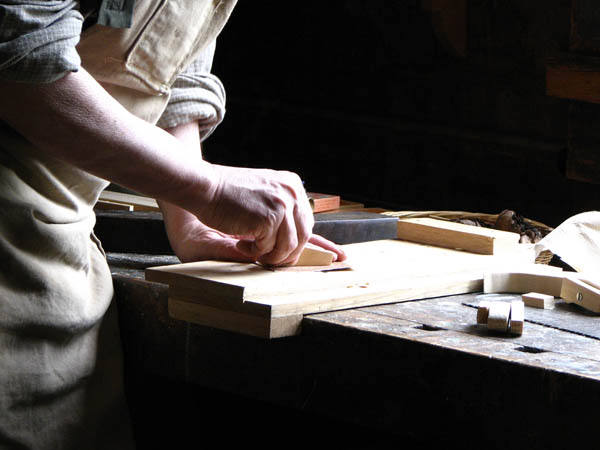 Nuestro equipo de profesionales cuenta  con muchos años de contrastada <strong>experiencia</strong> en el sector de la <strong>carpintería de madera en Ituren</strong>.